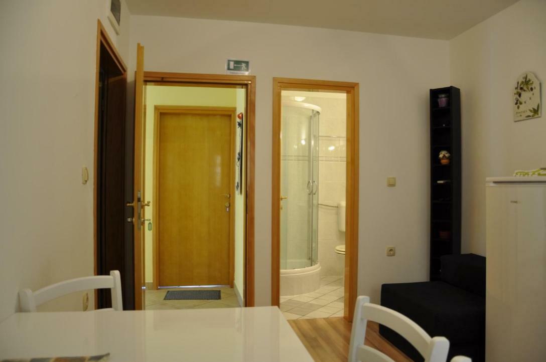 Apartment Viveniti Klenovica Bagian luar foto