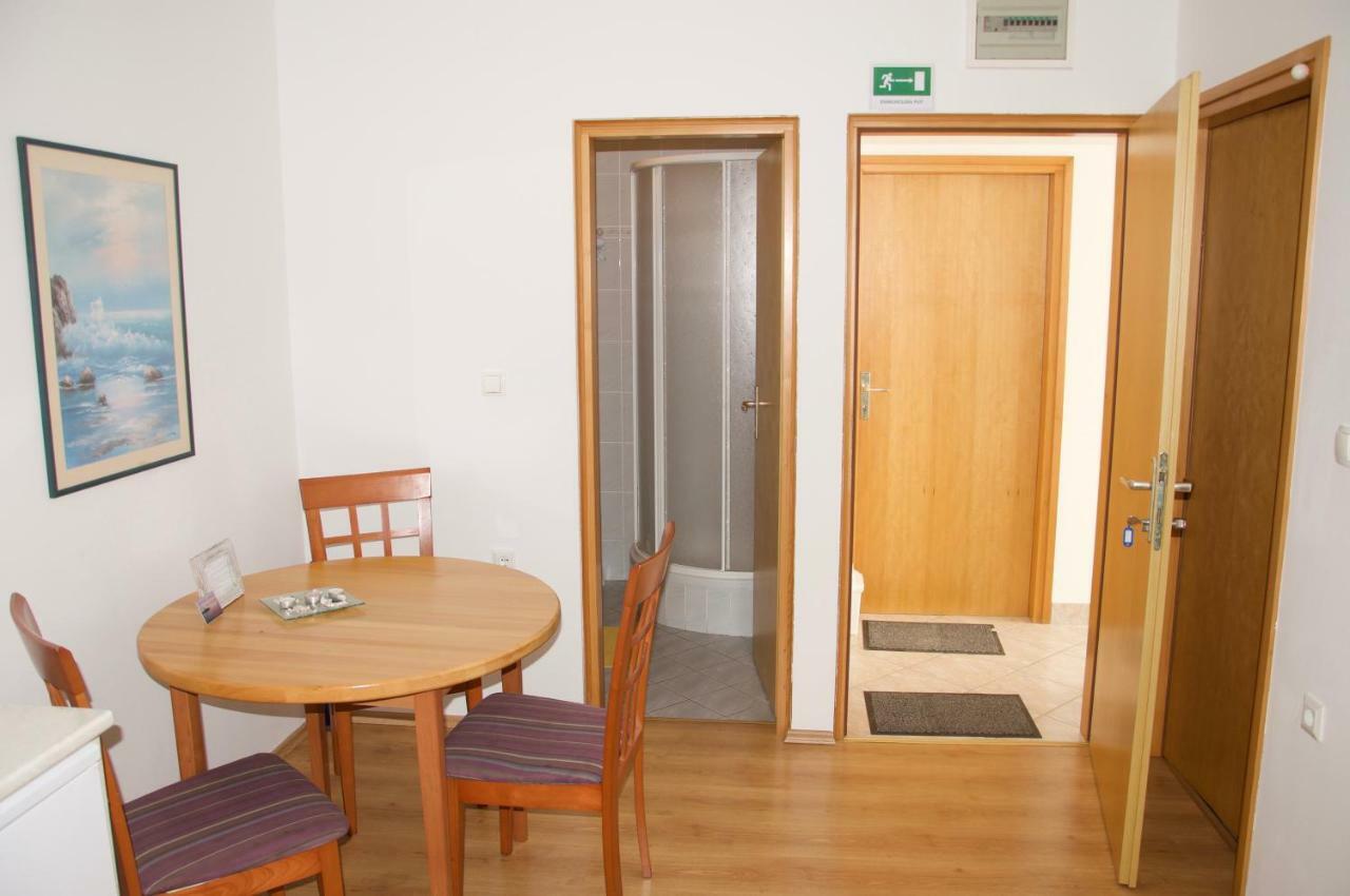 Apartment Viveniti Klenovica Bagian luar foto